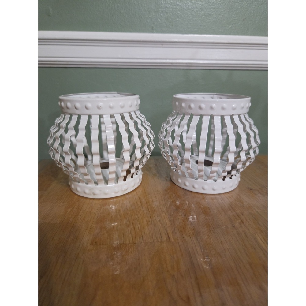 Crimped White Metal Home Interior Candleholder Covers for Votive Cups